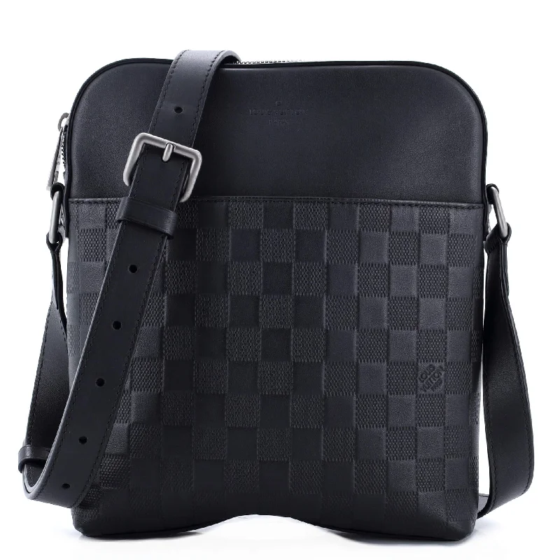 District Pochette Damier Infini Leather